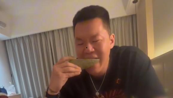 女子吃瓜视频,揭秘娱乐圈幕后真相