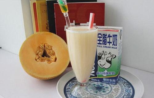 哈密瓜配牛奶吃